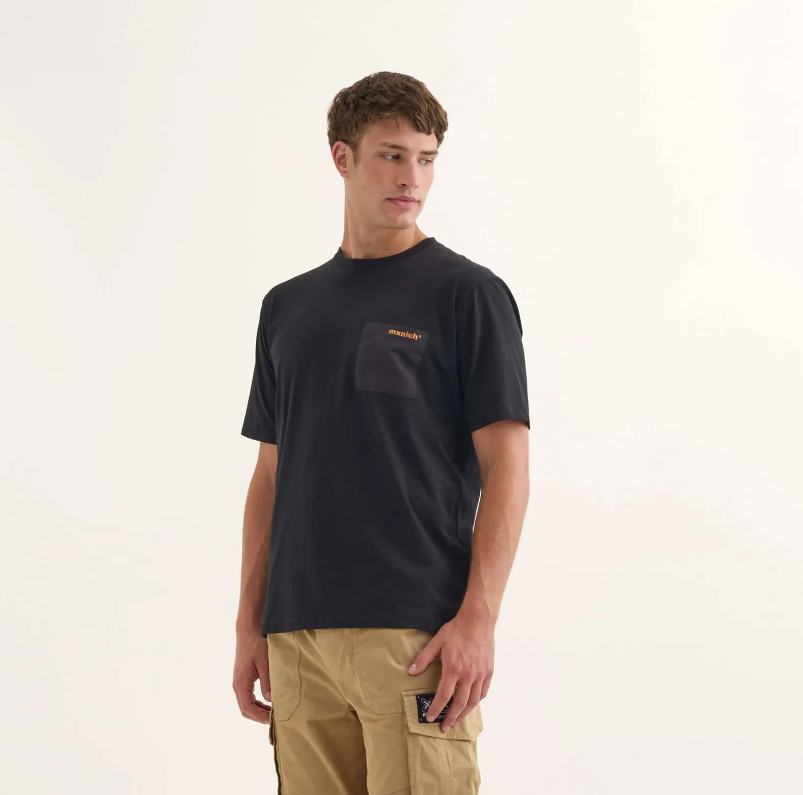 Camiseta MUNICH Collage streetwear hombre de algodón orgánico negro
