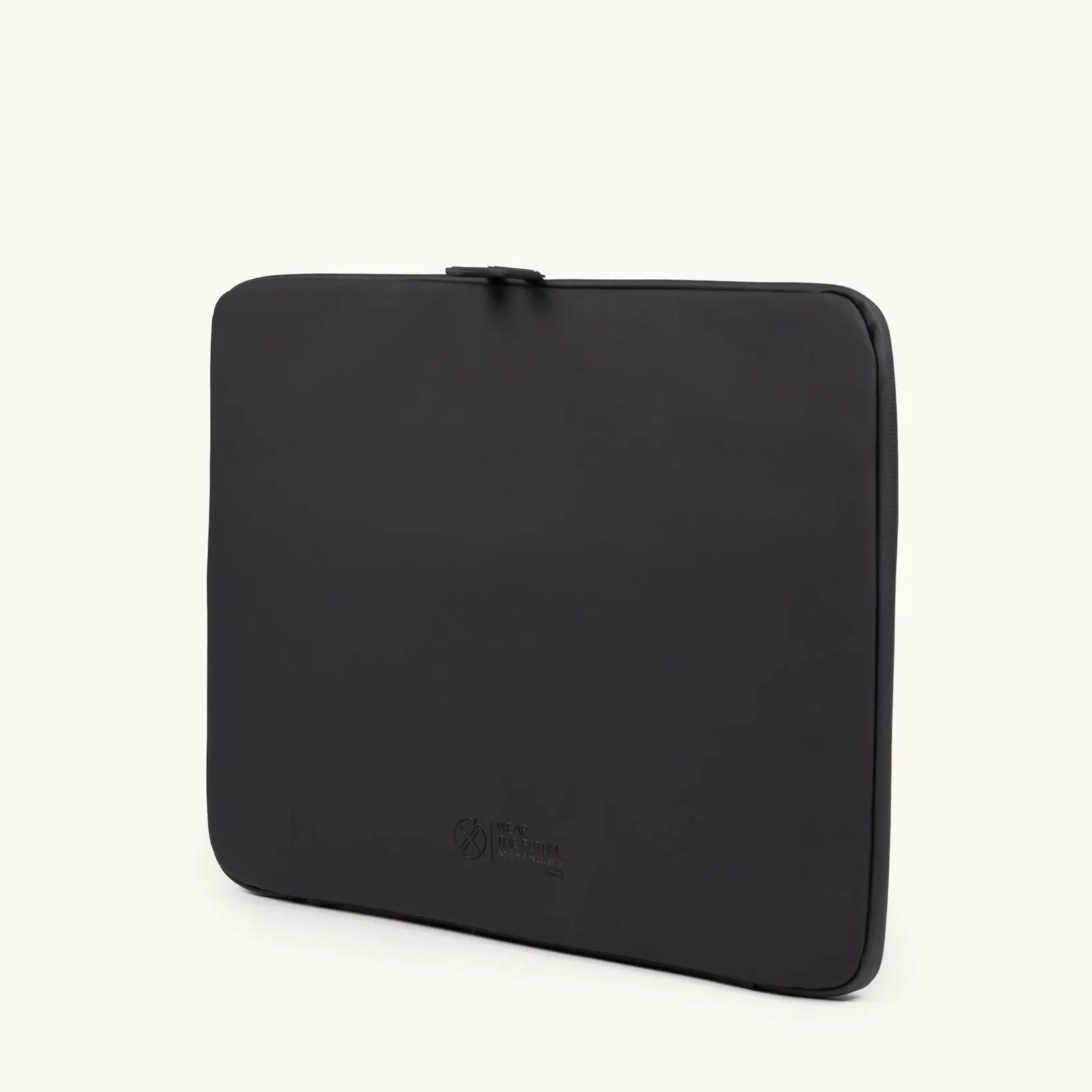 ESSENCE RECYCLED FW25 LAPTOP COVER C/BLACK
