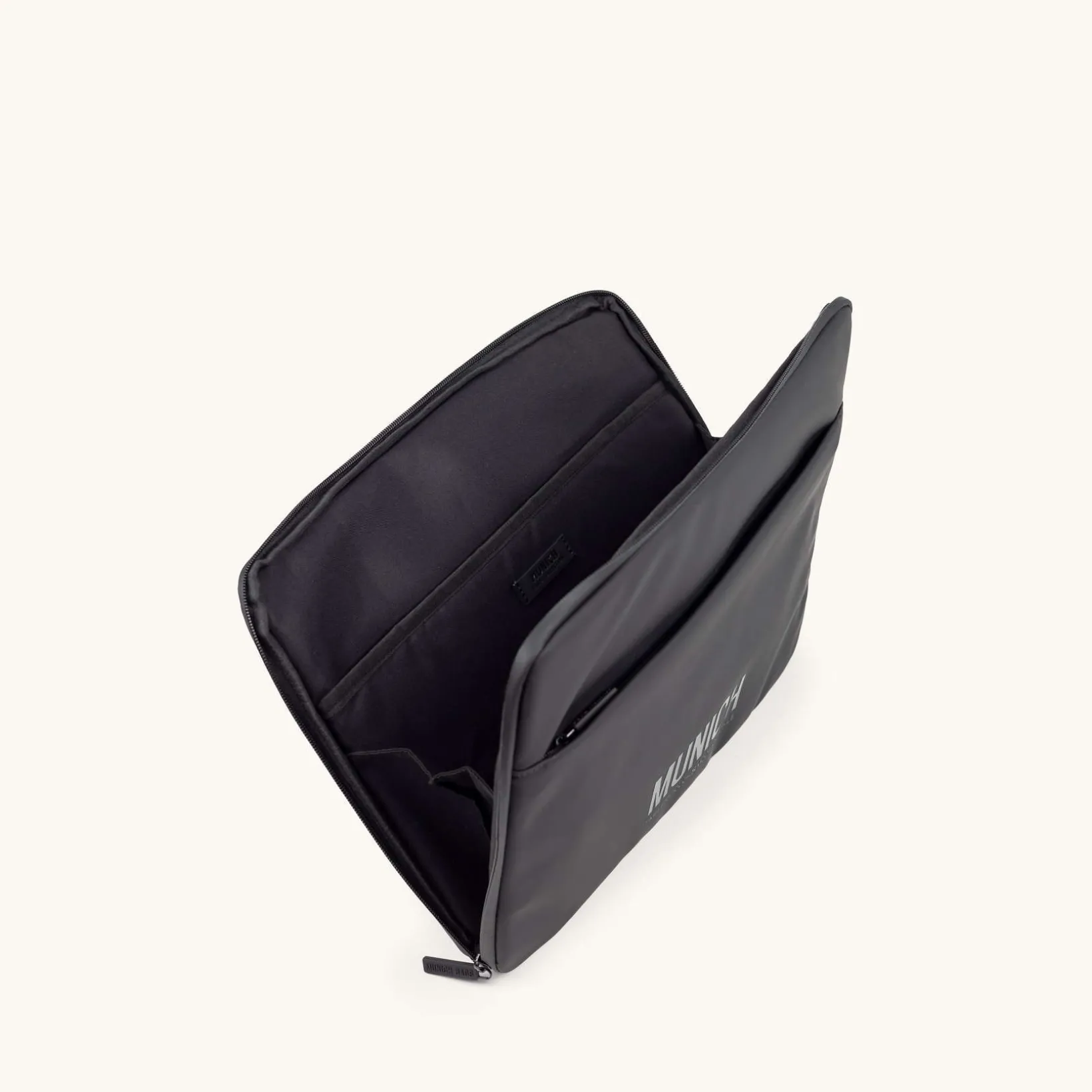ESSENCE RECYCLED FW25 LAPTOP COVER C/BLACK