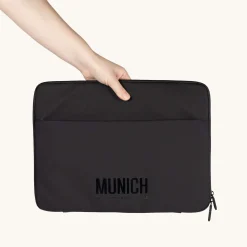 ESSENCE RECYCLED FW25 LAPTOP COVER C/BLACK