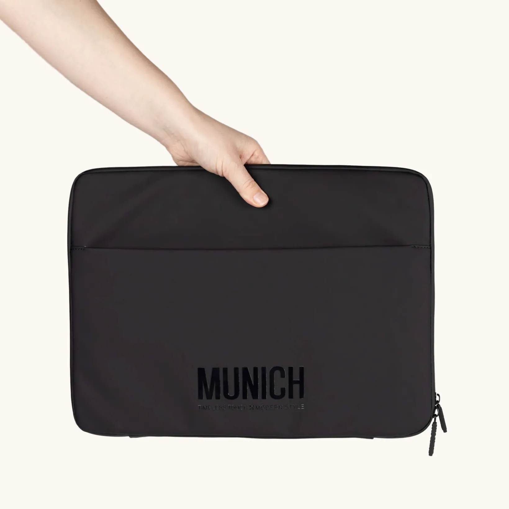 ESSENCE RECYCLED FW25 LAPTOP COVER C/BLACK