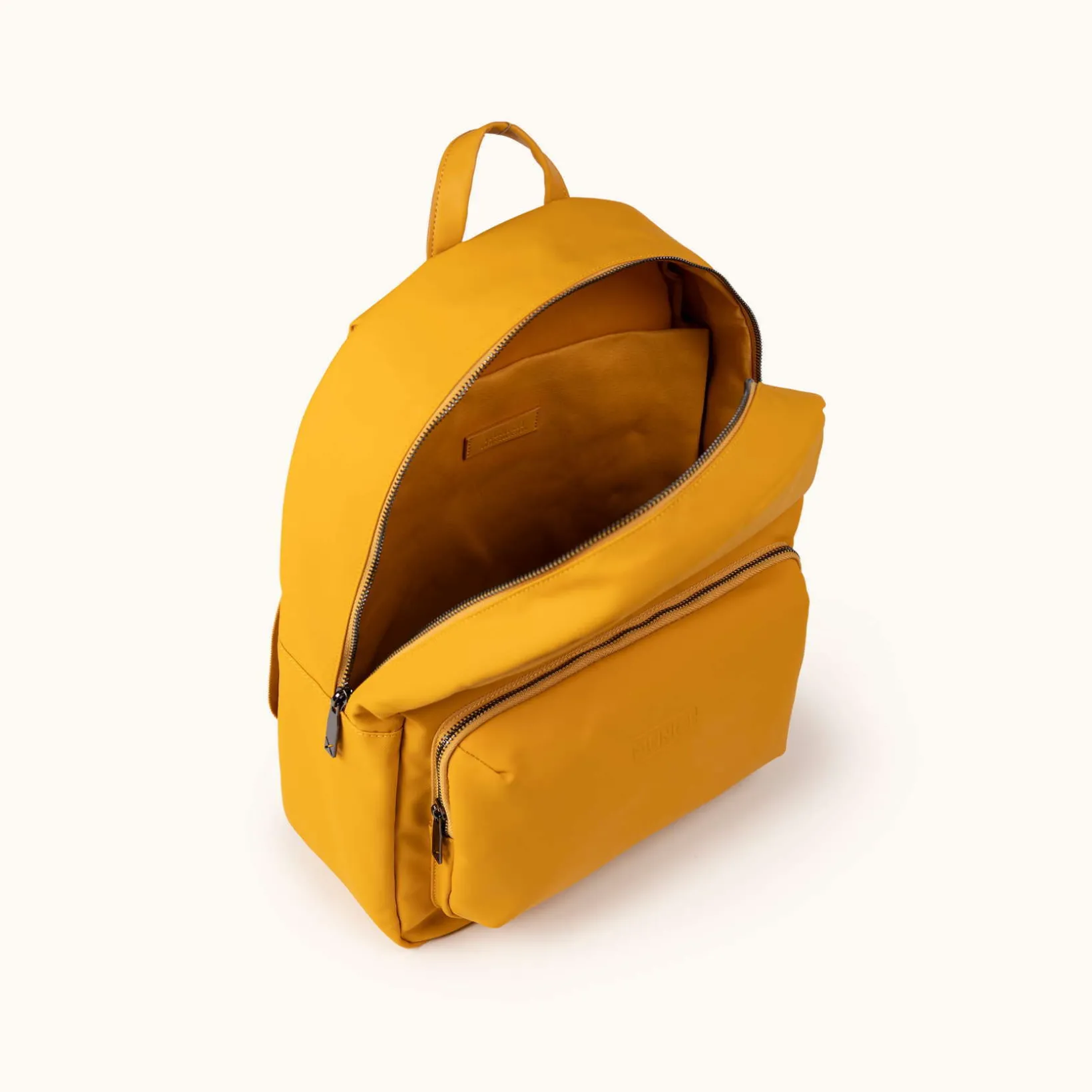 PEAK RECYCLED FW25 BACKPACK C/MOUSTARD